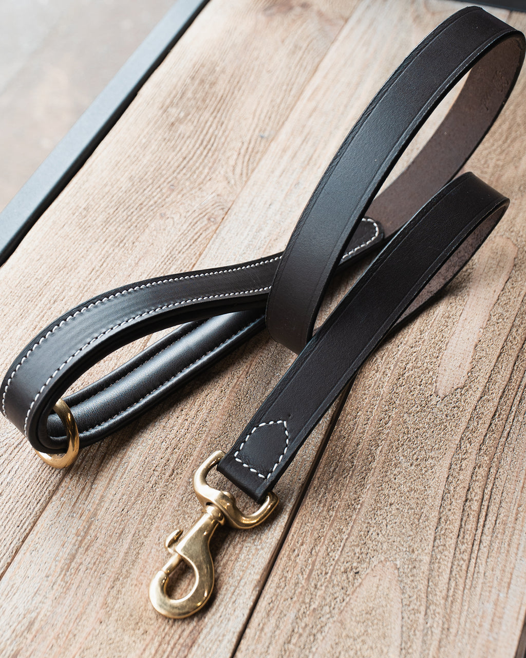 Leather Dog Lead with Contrast Stitching - L24