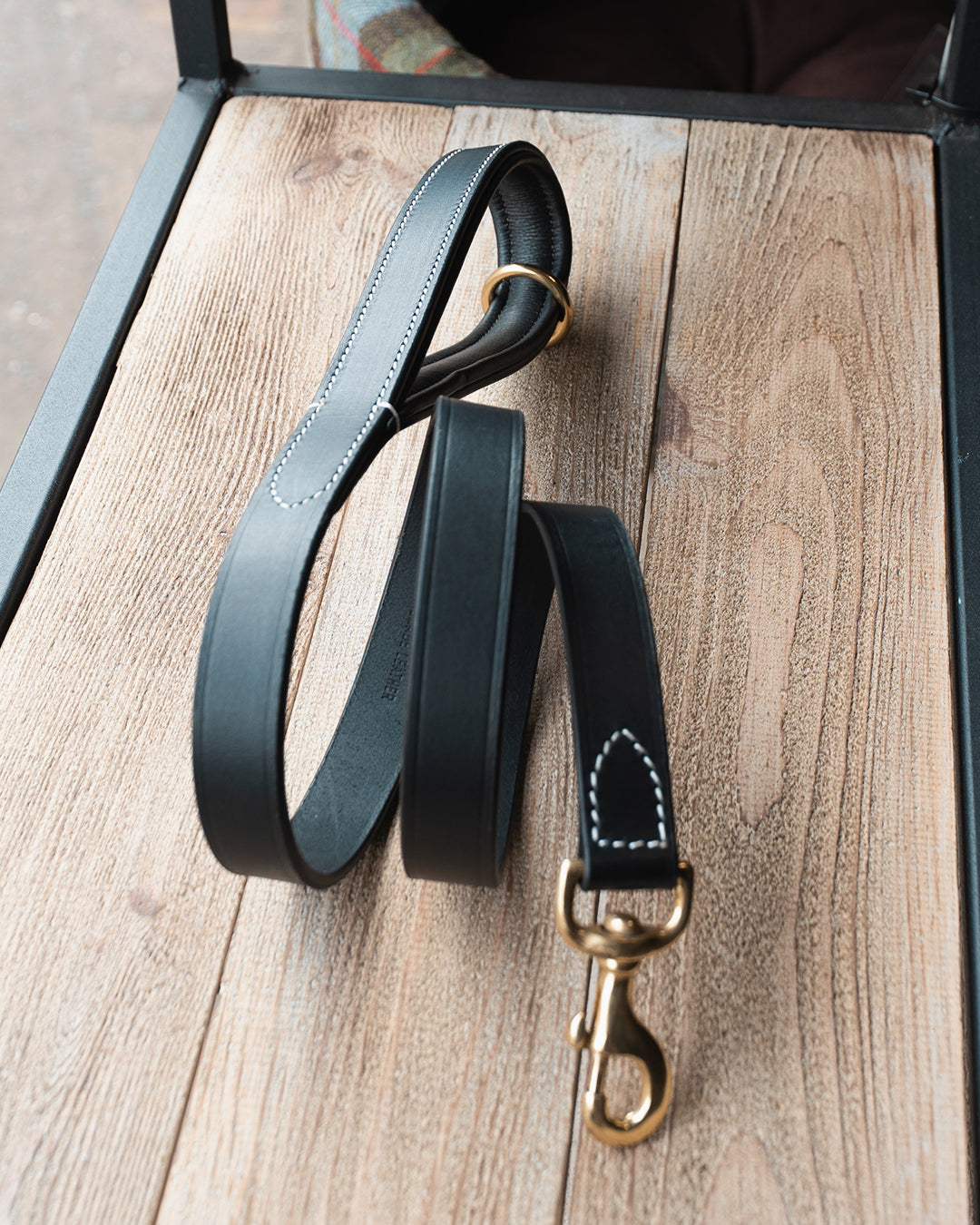 Leather Dog Lead with Contrast Stitching - L24