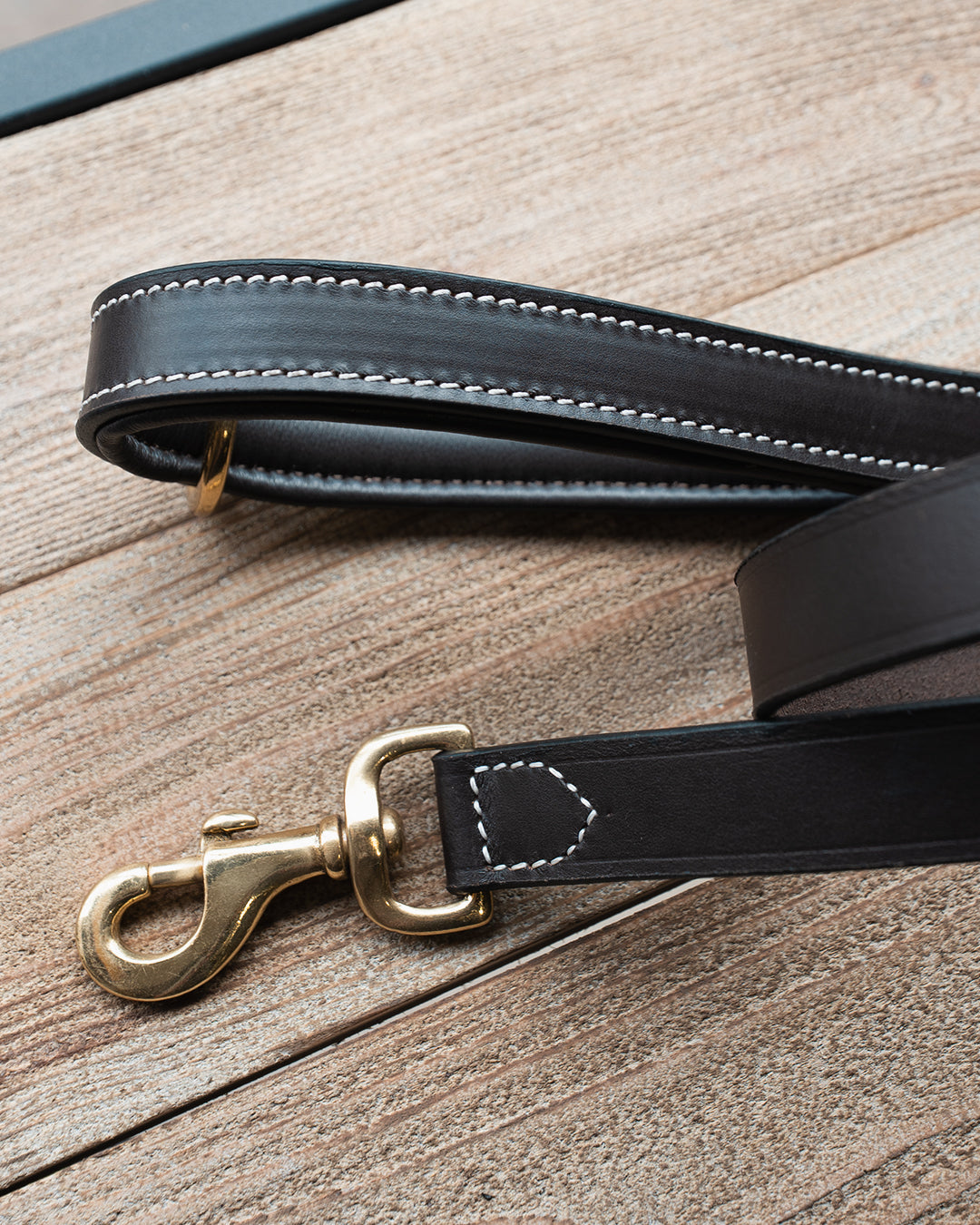 Leather Dog Lead with Contrast Stitching - L24